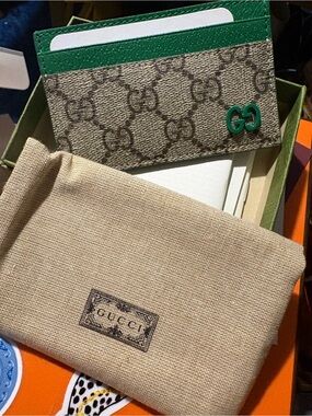 Gucci Beige GG Supreme Card Holder with Green Trim
